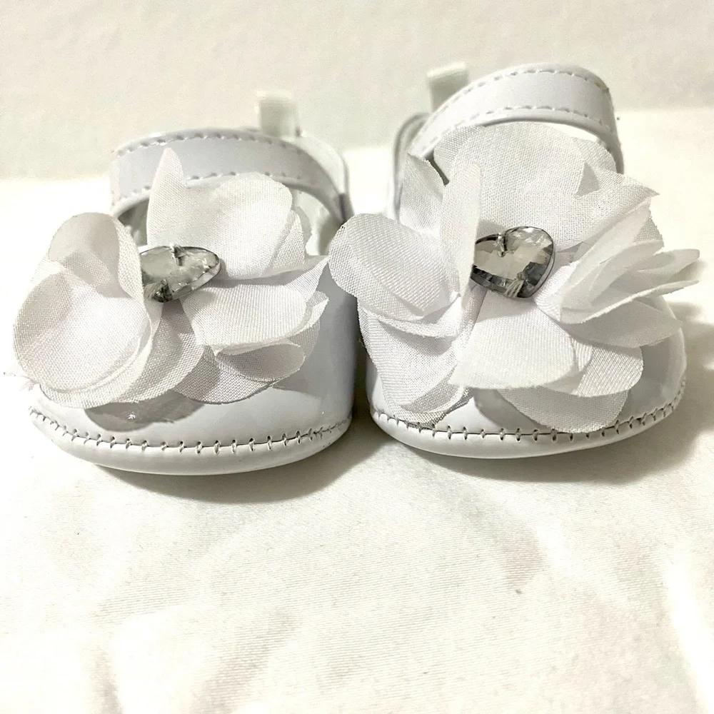 FIRST STEP Baby Girl’s White Shoes with Flower and Shine Heart. Size 6-9 Months